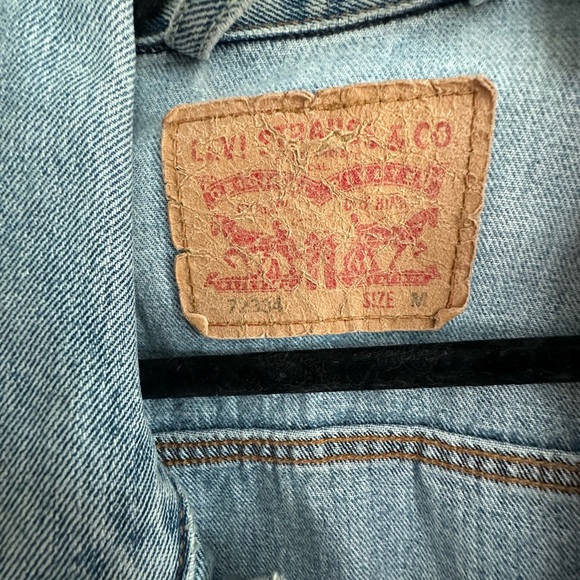 Vintage Levi’s Men's Denim Jacket - Picture 4 of 4